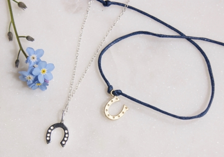 horseshoe-necklace-jewellery-flowers-homeofjuniper.