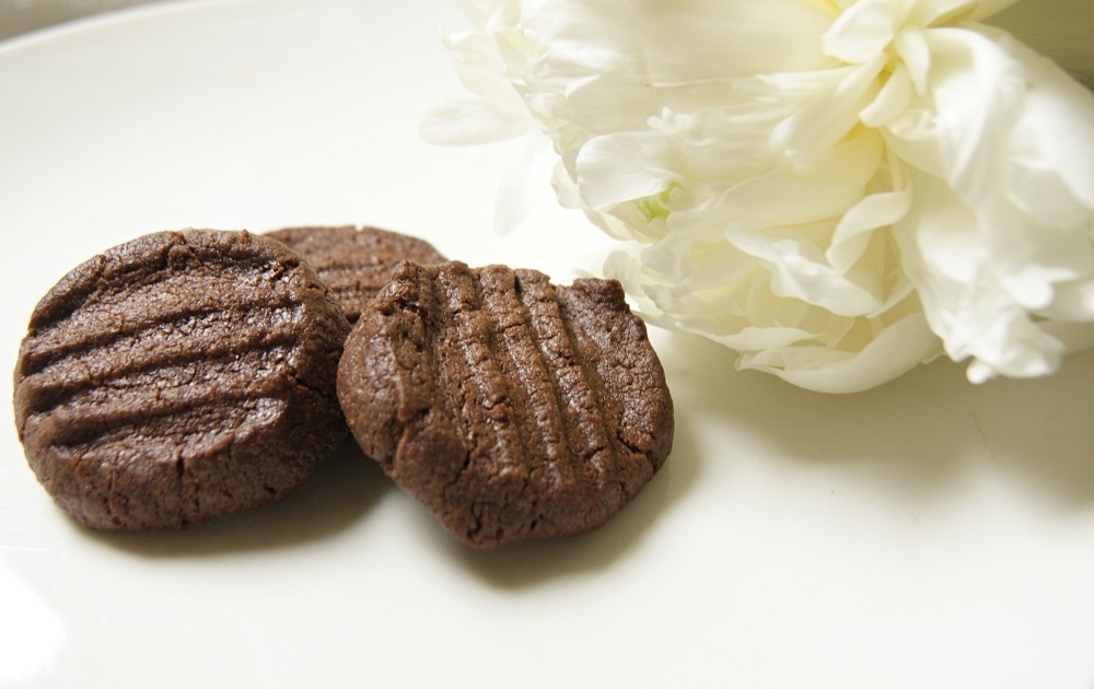 chocolate-biscuits-peony