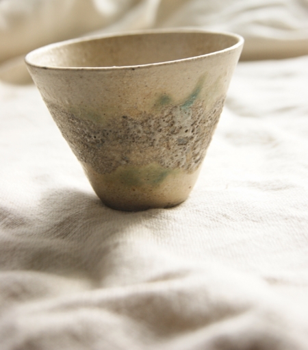 neutral-v-shaped-planter-handmade-ceramic
